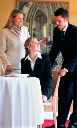 этикет-персонала-ресторана